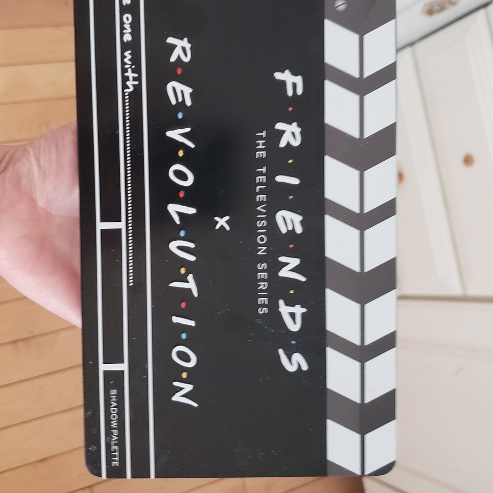 Friends x makeup revolution eyeshadow palette